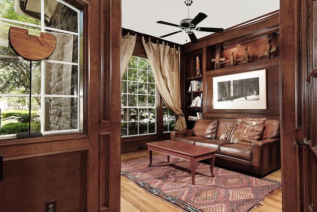 122 E Bracebridge Circle, The Woodlands, TX 77382