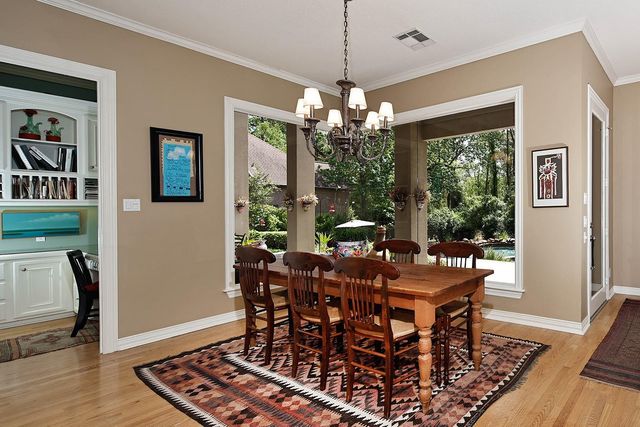 122 E Bracebridge Circle, The Woodlands, TX 77382