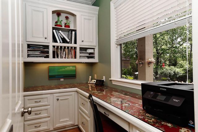 122 E Bracebridge Circle, The Woodlands, TX 77382