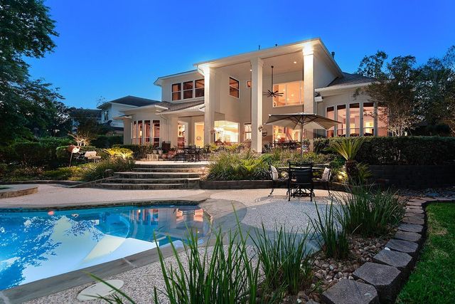 122 E Bracebridge Circle, The Woodlands, TX 77382