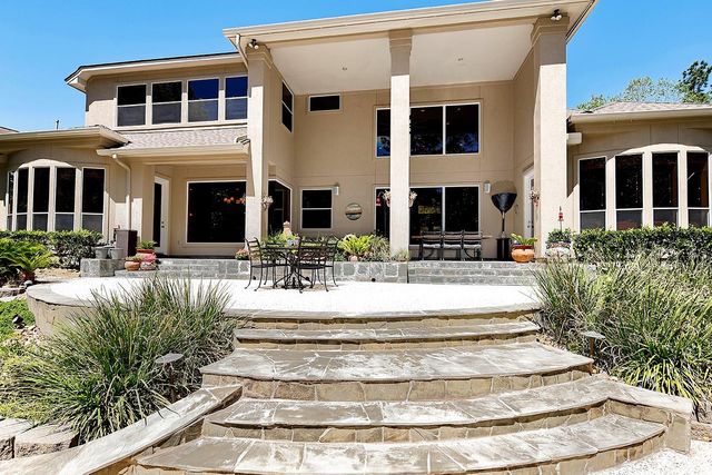 122 E Bracebridge Circle, The Woodlands, TX 77382