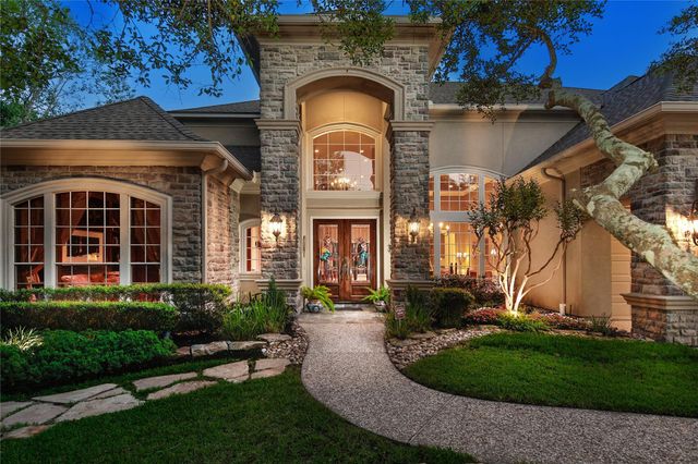 122 E Bracebridge Circle, The Woodlands, TX 77382