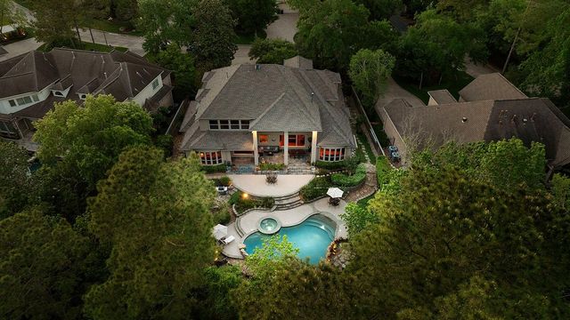 122 E Bracebridge Circle, The Woodlands, TX 77382