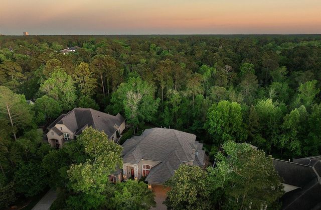 122 E Bracebridge Circle, The Woodlands, TX 77382