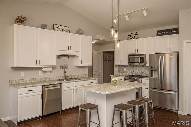 126 Riverdale Woods Circle, O'fallon, MO 63366
