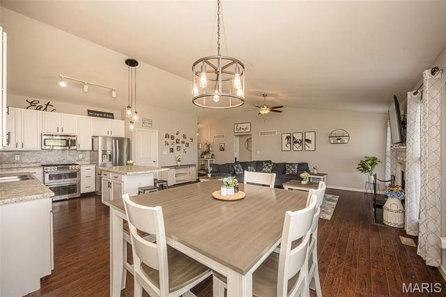 126 Riverdale Woods Circle, O'fallon, MO 63366