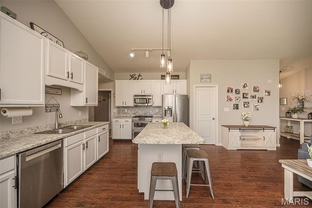 126 Riverdale Woods Circle, O'fallon, MO 63366