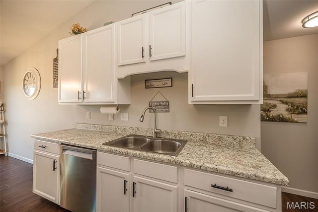 126 Riverdale Woods Circle, O'fallon, MO 63366
