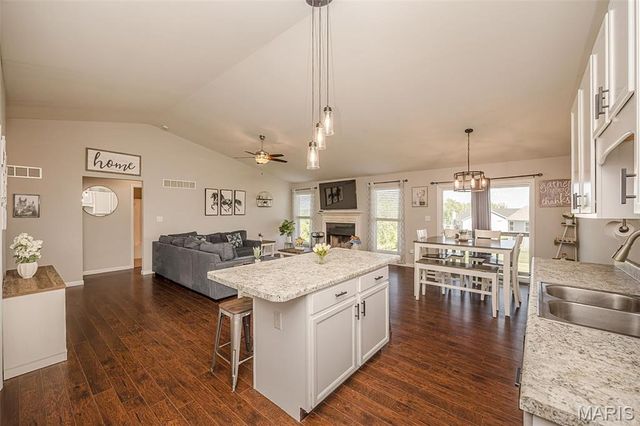 126 Riverdale Woods Circle, O'fallon, MO 63366