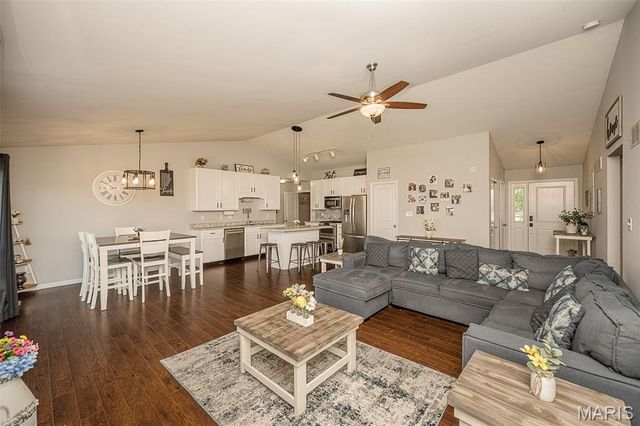 126 Riverdale Woods Circle, O'fallon, MO 63366