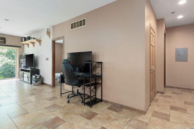 1691 Dyer Road, Grove City, OH 43123