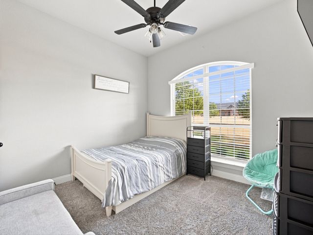 128 Paradise Oaks Court, Paradise, TX 76073