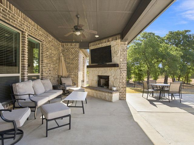 128 Paradise Oaks Court, Paradise, TX 76073
