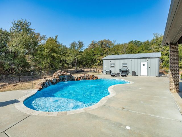 128 Paradise Oaks Court, Paradise, TX 76073