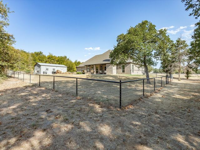 128 Paradise Oaks Court, Paradise, TX 76073