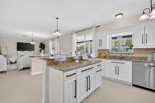 359 PEBBLE COURT, Minneola, FL 34715