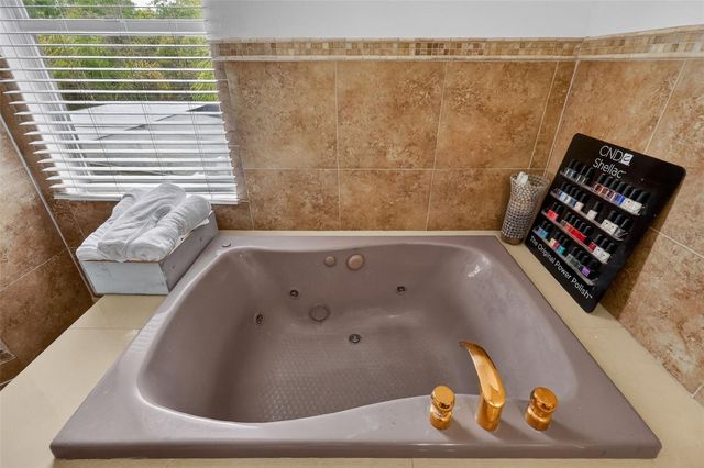 359 PEBBLE COURT, Minneola, FL 34715