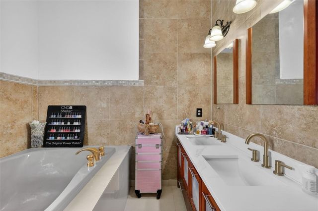 359 PEBBLE COURT, Minneola, FL 34715