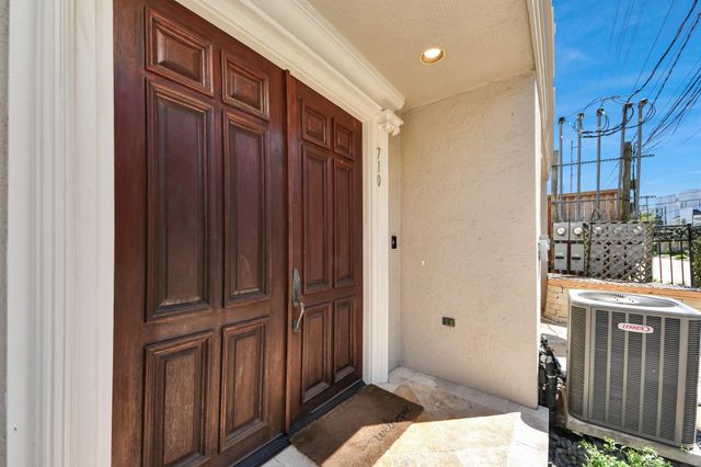 710 Jackson Hill Street, Houston, TX 77007