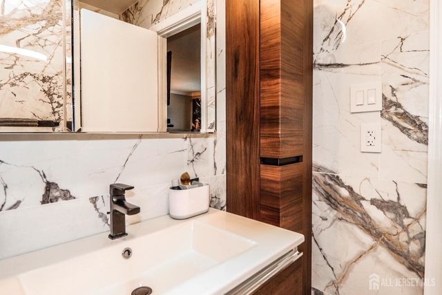 11 Borelle Square, Sayreville, NJ 08859