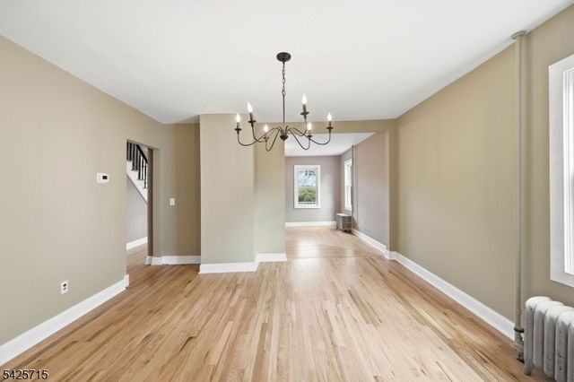 15 Maple Ave, Newton Town, NJ 07860