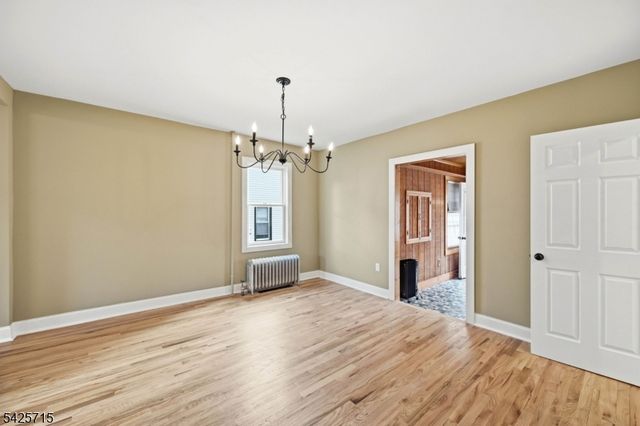 15 Maple Ave, Newton Town, NJ 07860