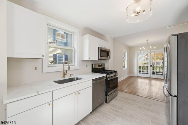 15 Maple Ave, Newton Town, NJ 07860