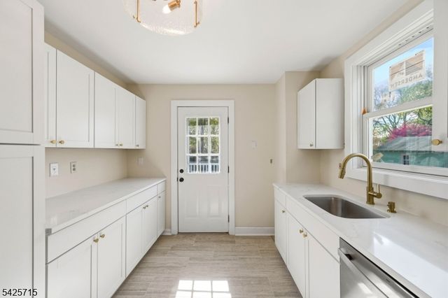 15 Maple Ave, Newton Town, NJ 07860