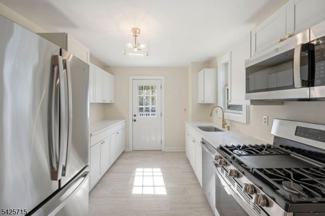 15 Maple Ave, Newton Town, NJ 07860