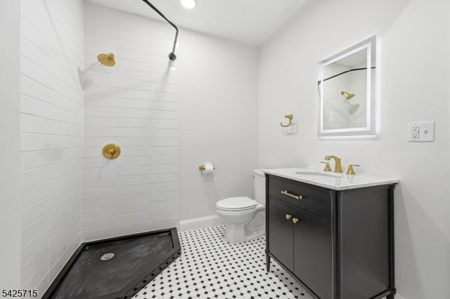 15 Maple Ave, Newton Town, NJ 07860