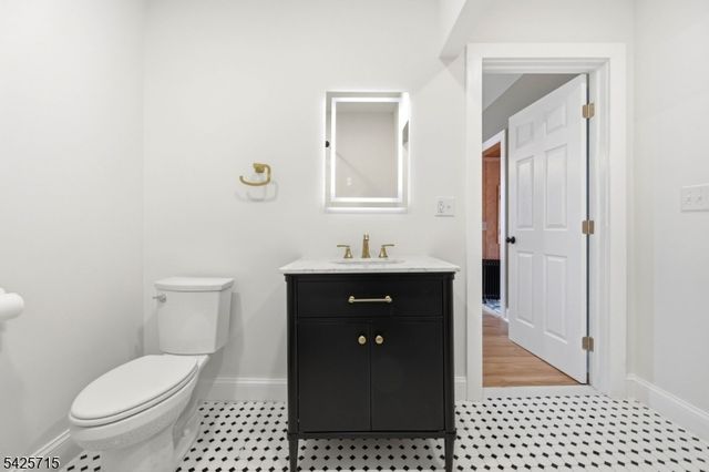 15 Maple Ave, Newton Town, NJ 07860