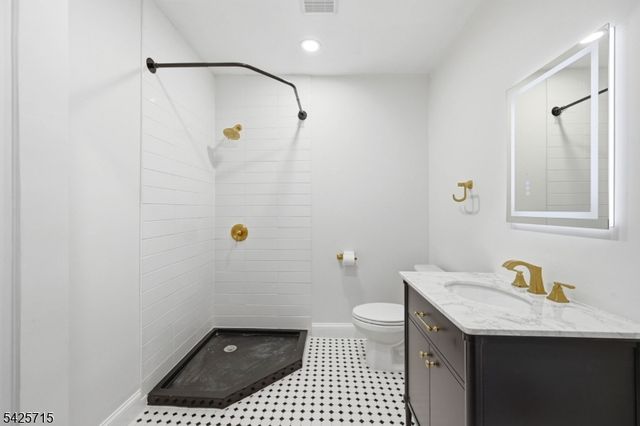 15 Maple Ave, Newton Town, NJ 07860