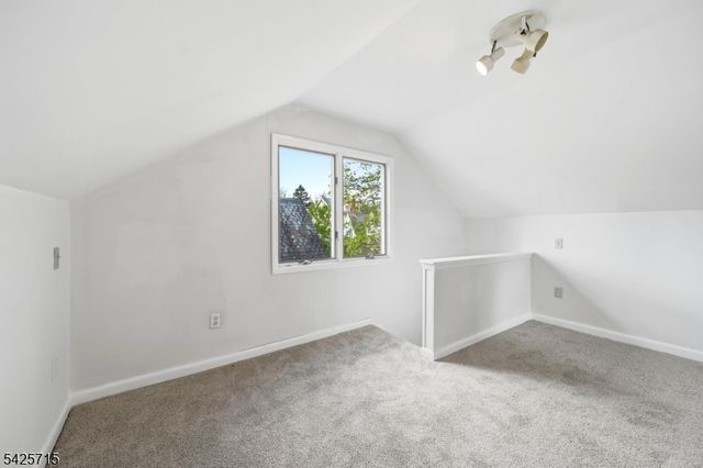 15 Maple Ave, Newton Town, NJ 07860