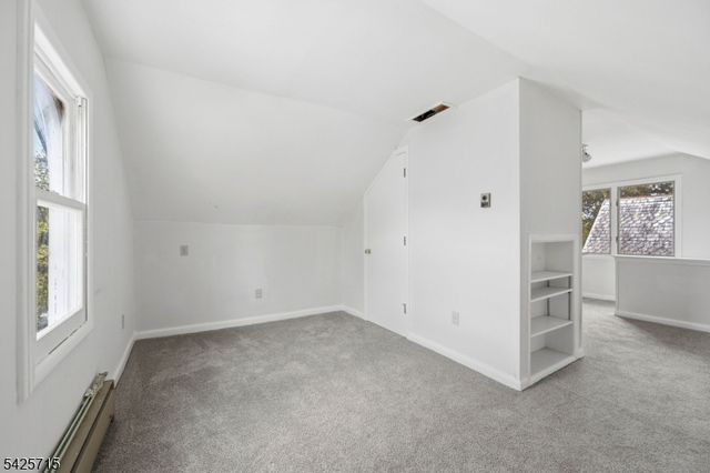 15 Maple Ave, Newton Town, NJ 07860