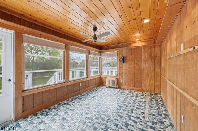 15 Maple Ave, Newton Town, NJ 07860