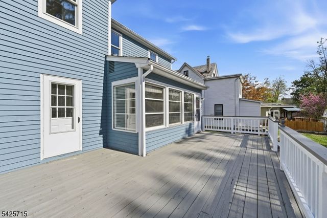 15 Maple Ave, Newton Town, NJ 07860