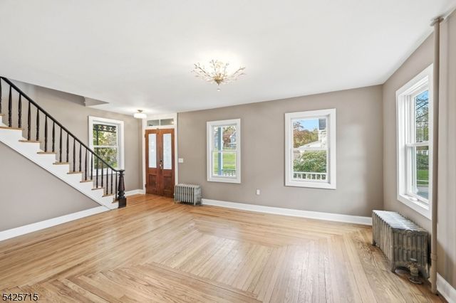 15 Maple Ave, Newton Town, NJ 07860