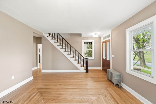 15 Maple Ave, Newton Town, NJ 07860