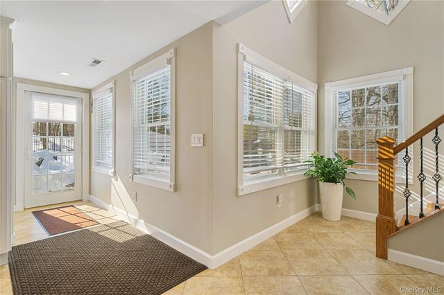 12 Leeside Road, Carmel, NY 10512