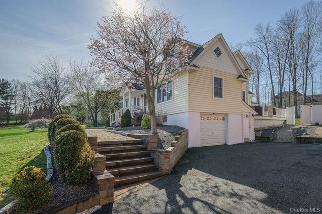 12 Leeside Road, Carmel, NY 10512