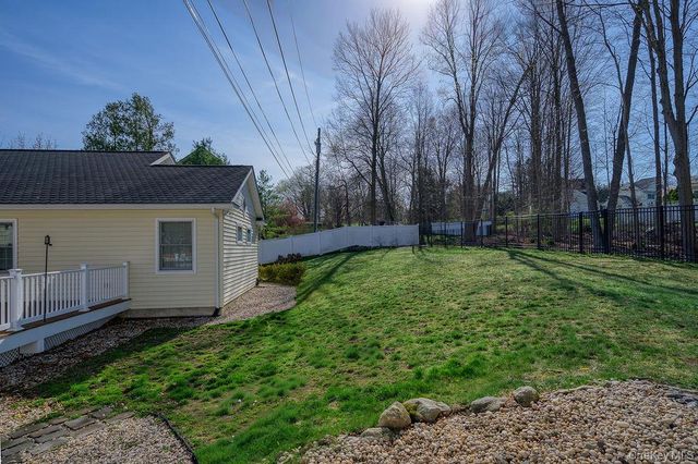 12 Leeside Road, Carmel, NY 10512