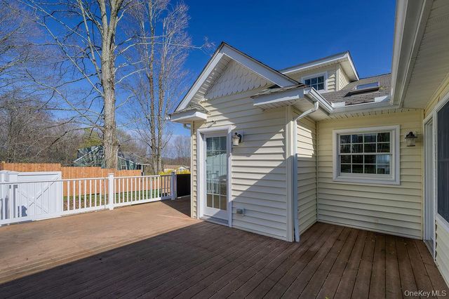 12 Leeside Road, Carmel, NY 10512