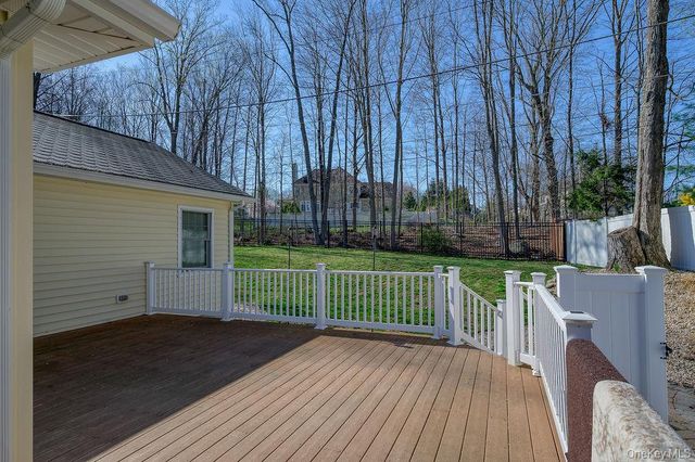 12 Leeside Road, Carmel, NY 10512