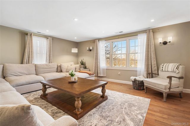 12 Leeside Road, Carmel, NY 10512