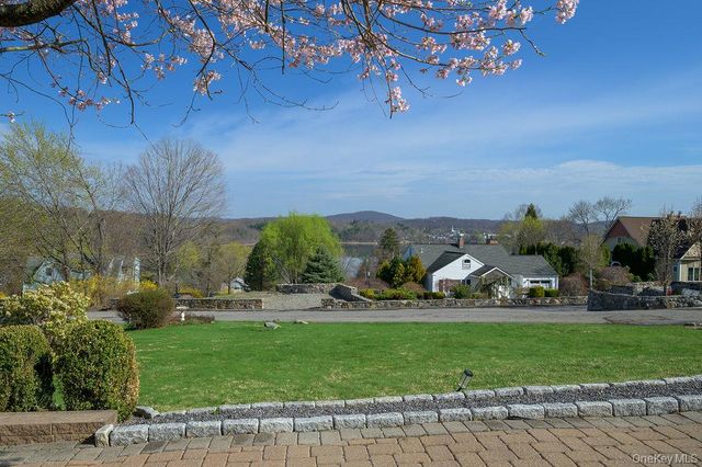 12 Leeside Road, Carmel, NY 10512