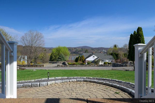12 Leeside Road, Carmel, NY 10512