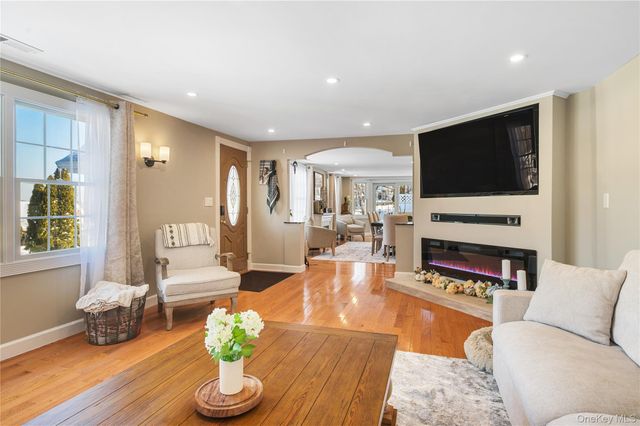 12 Leeside Road, Carmel, NY 10512