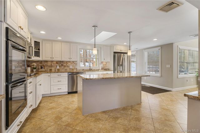 12 Leeside Road, Carmel, NY 10512