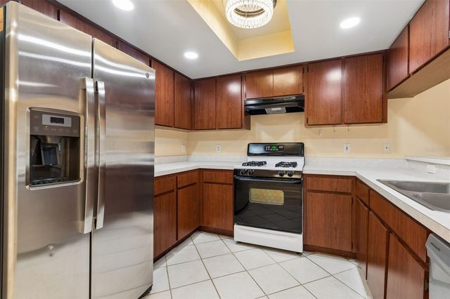 8445 N RIVER DUNE STREET, Tampa, FL 33617