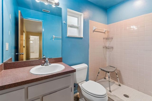 8445 N RIVER DUNE STREET, Tampa, FL 33617